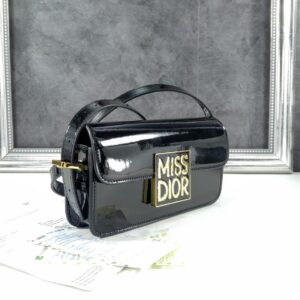 [국내배송]디올 Miss Dior 플랩백 블랙 페이턴트 가죽