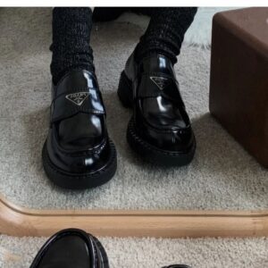 [국내배송]프라다 [ P.R ] 수입고급 초콜릿 브러시드 가죽 로퍼