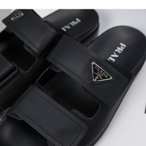 [국내배송]프라다 프리미엄급 남성 플립플랍 조리 슬리퍼