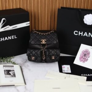 [국내배송]샤넬 듀마 투포켓 백팩M 캐비어 블랙 금장(CH.1)