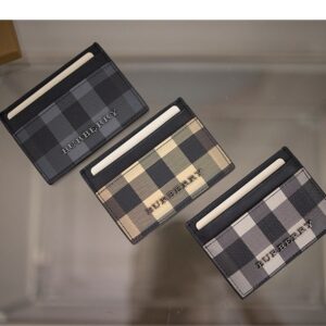 [국내배송]버버리 [BURBERRY] 체크 레더 카드 케이스