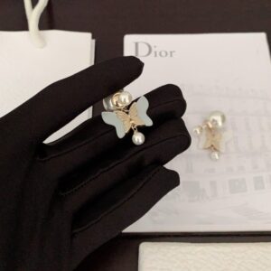 [국내배송]디올 트라이벌 나비 진주 귀걸이 골드