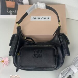 [국내배송]미우미우 가죽 포켓백