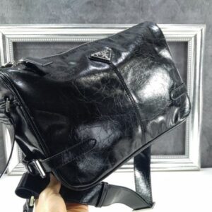 [국내배송]프라다 가죽 숄더백