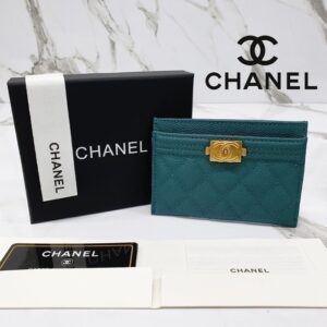 [국내배송]샤넬 보이 카드지갑 캐비어 금장
