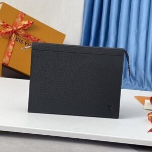 [국내배송]루이비통 포쉐트 보야주 타이가 클러치