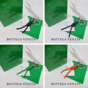 [국내배송]보테가 베네타 트라이앵글 키링